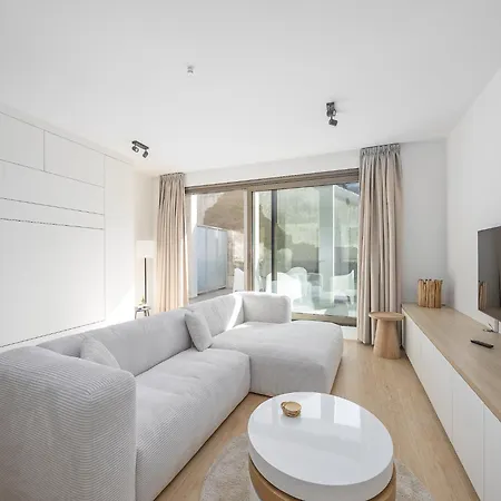 Lägenhet Stylish Home, Location, Cleaning Included